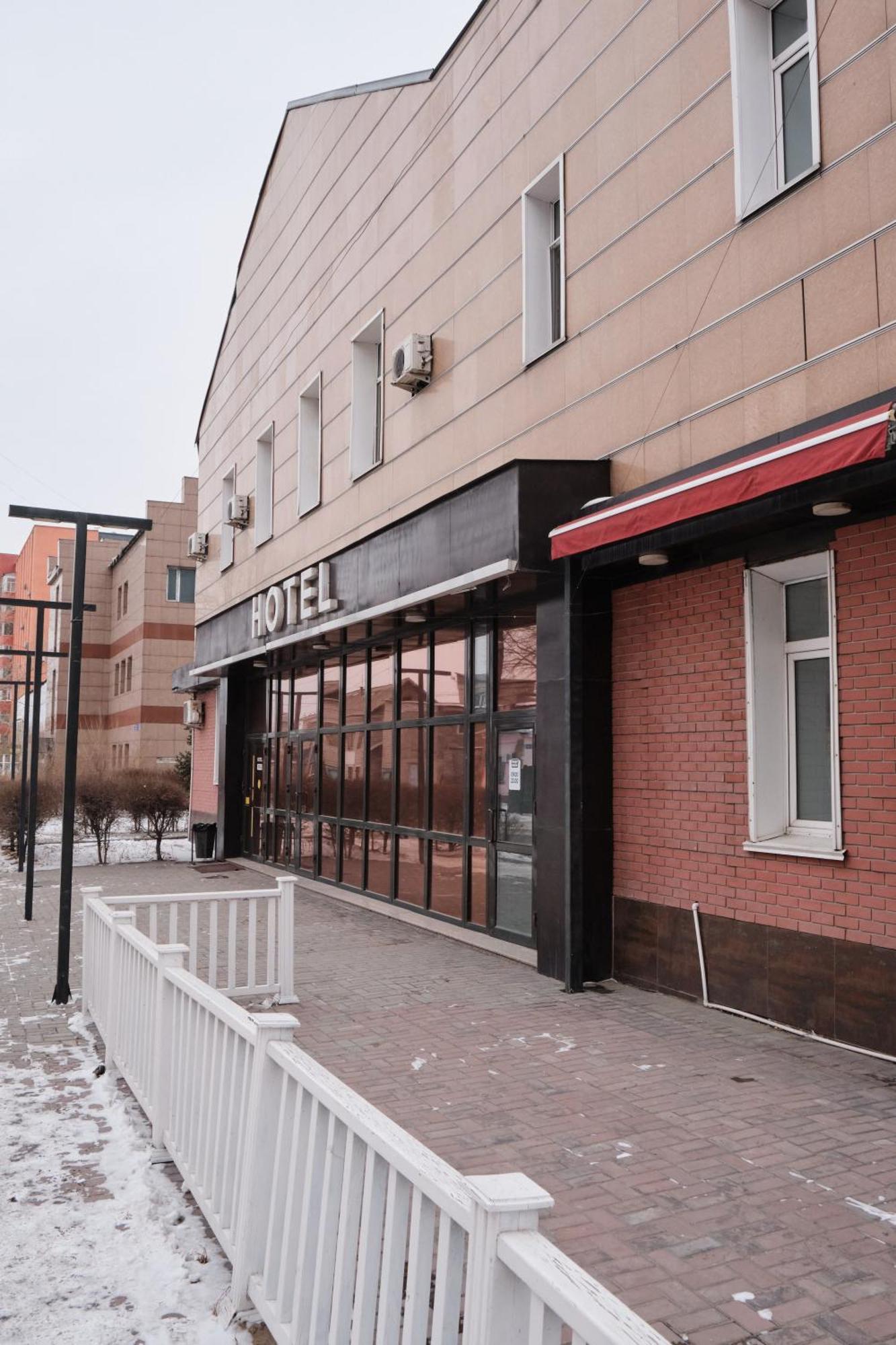 Hotel Europa Semej Exteriér fotografie
