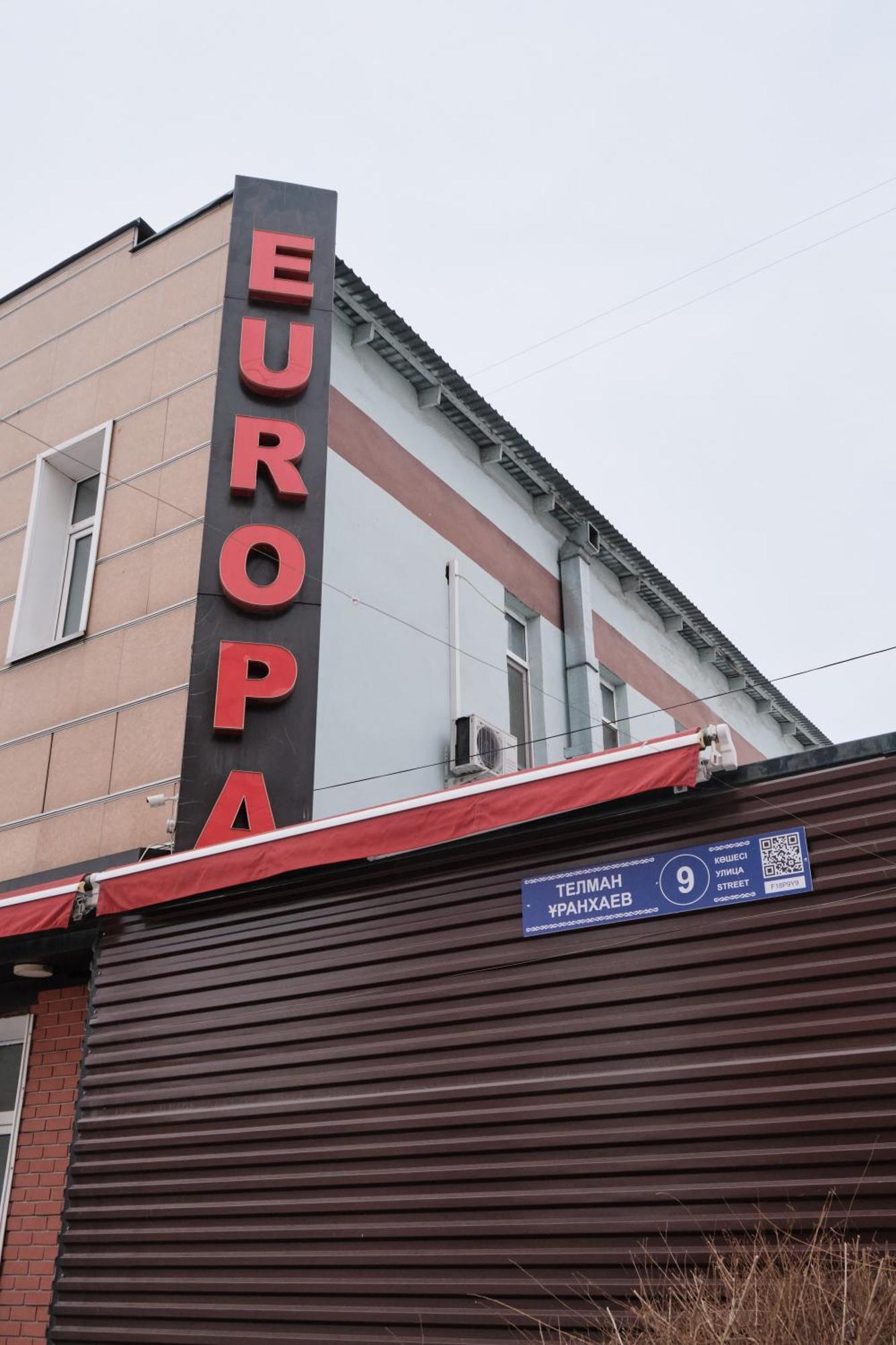 Hotel Europa Semej Exteriér fotografie
