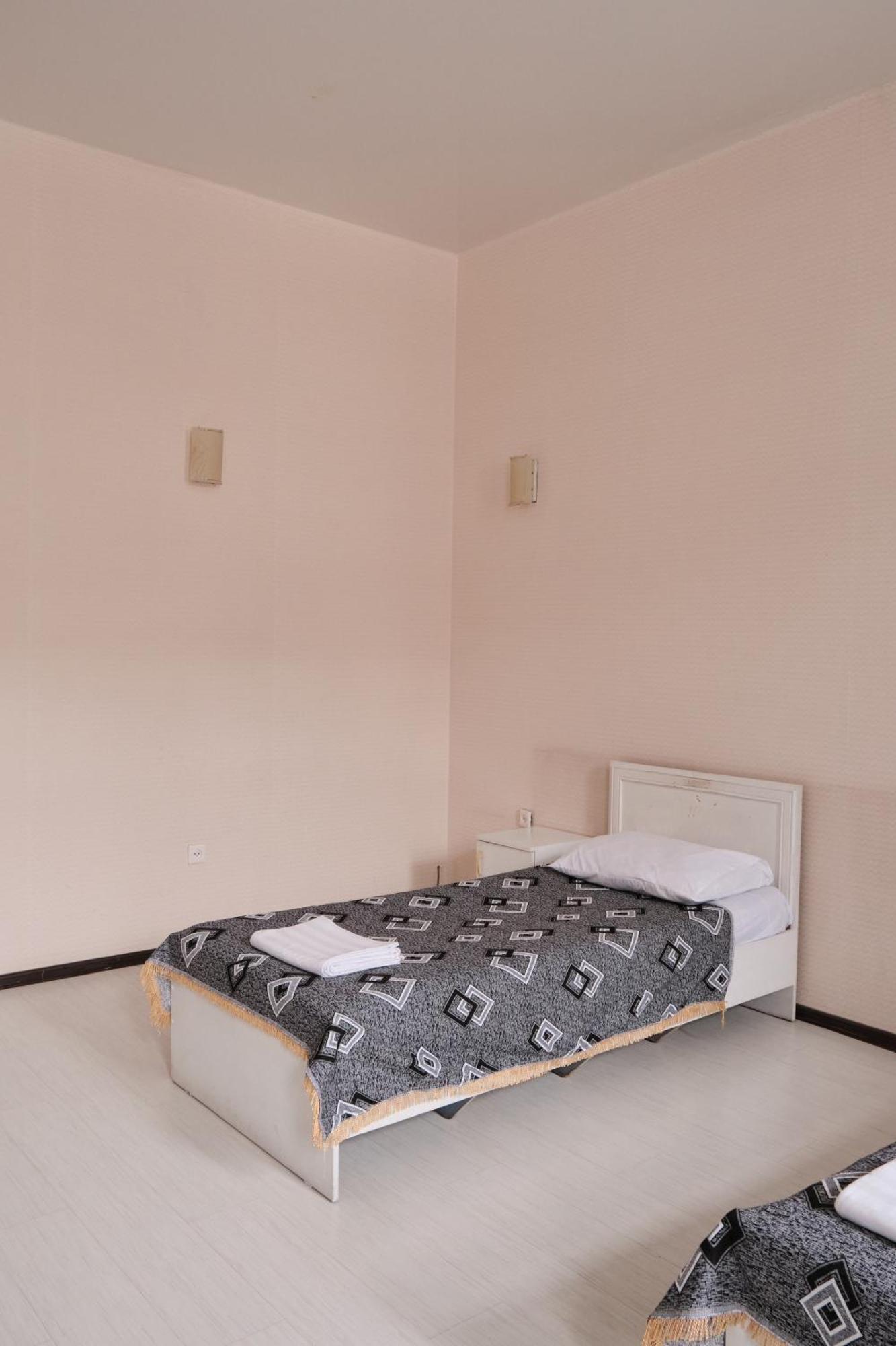 Hotel Europa Semej Exteriér fotografie